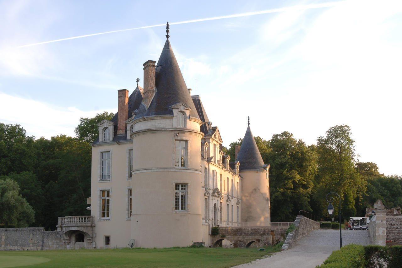 Chateau D'Augerville Golf & Spa Resort Buitenkant foto