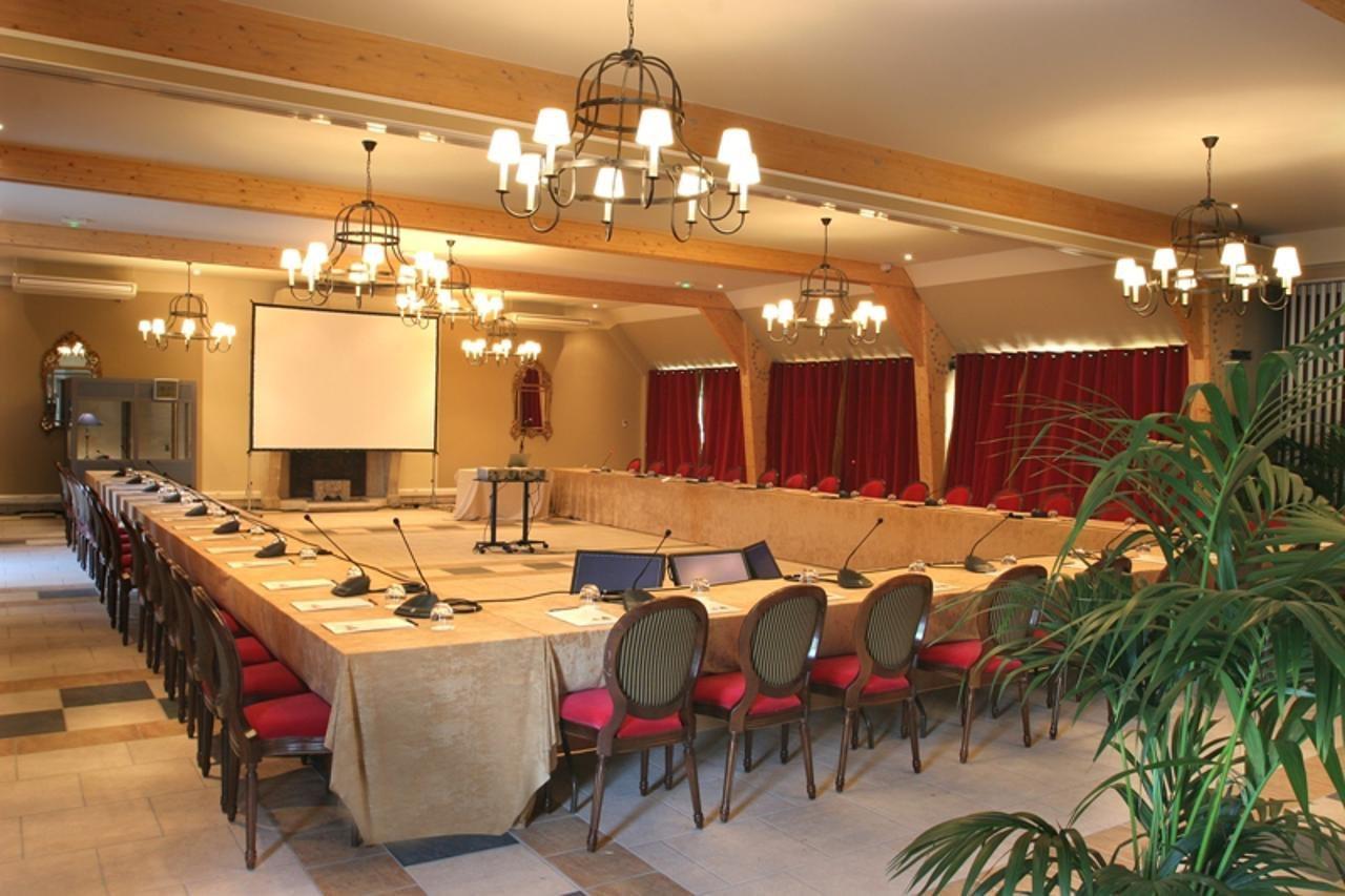 Chateau D'Augerville Golf & Spa Resort Buitenkant foto
