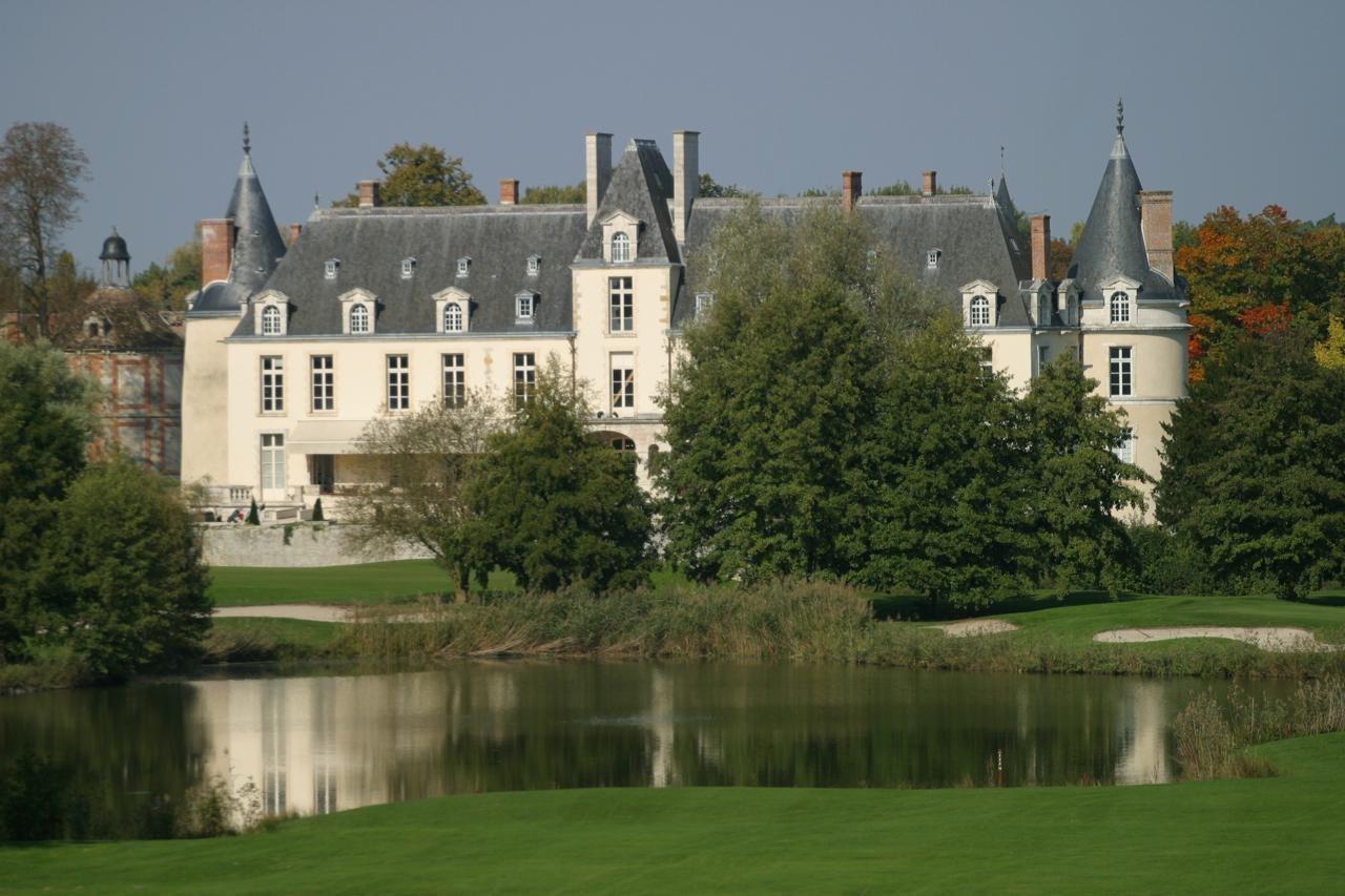 Chateau D'Augerville Golf & Spa Resort Buitenkant foto