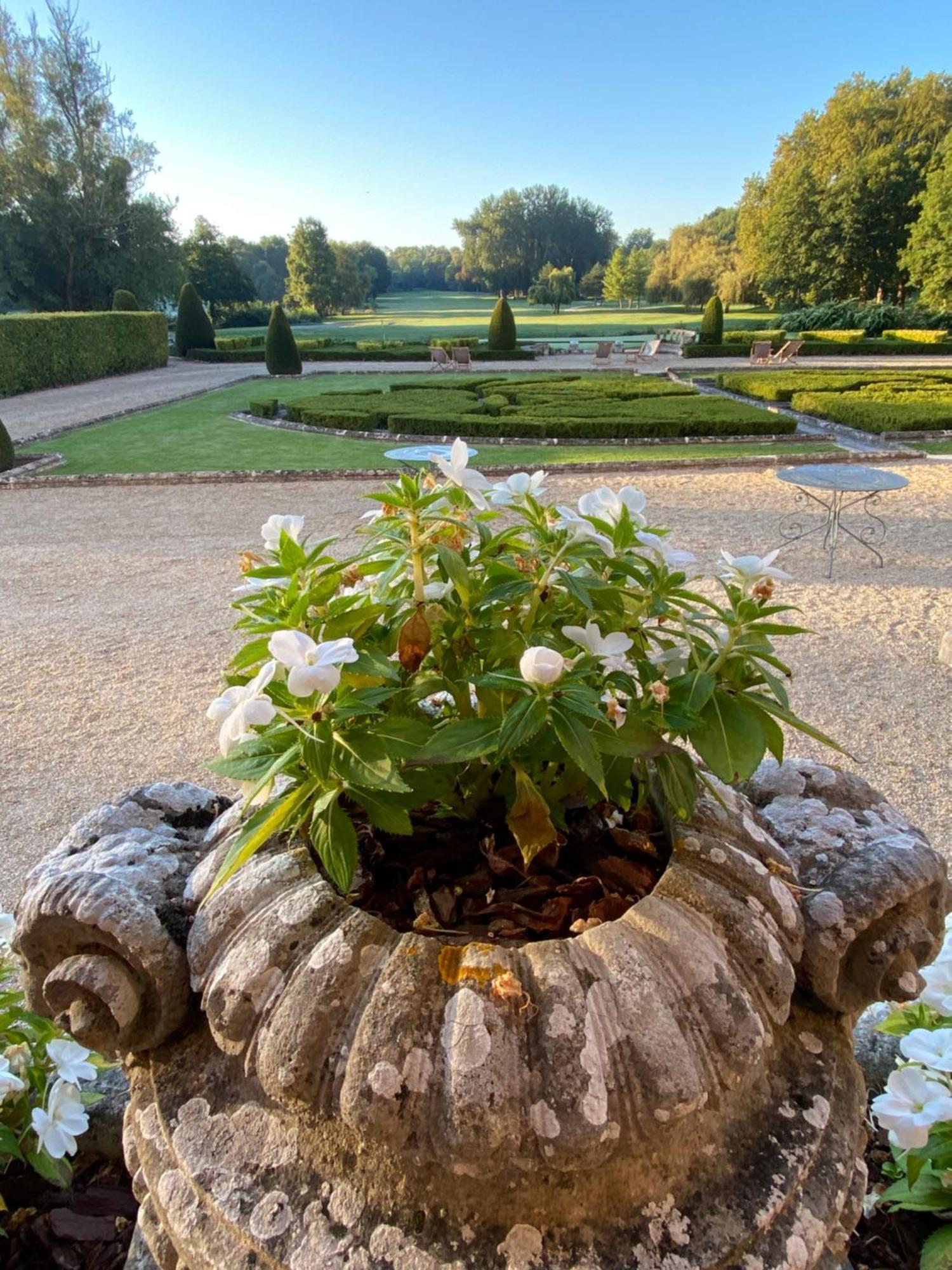 Chateau D'Augerville Golf & Spa Resort Buitenkant foto