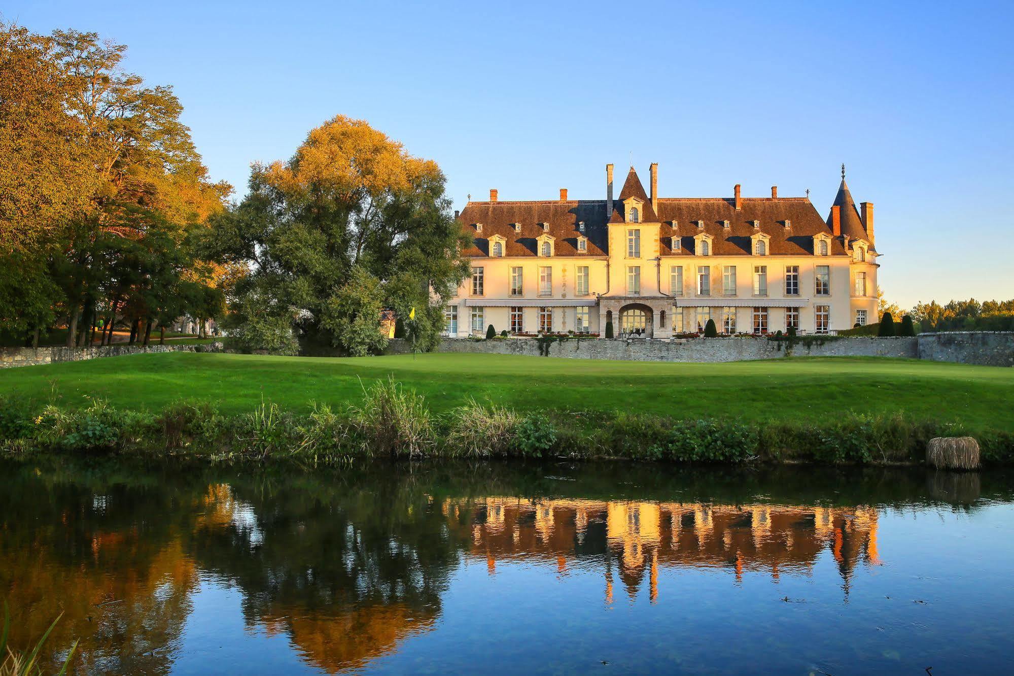 Chateau D'Augerville Golf & Spa Resort Buitenkant foto