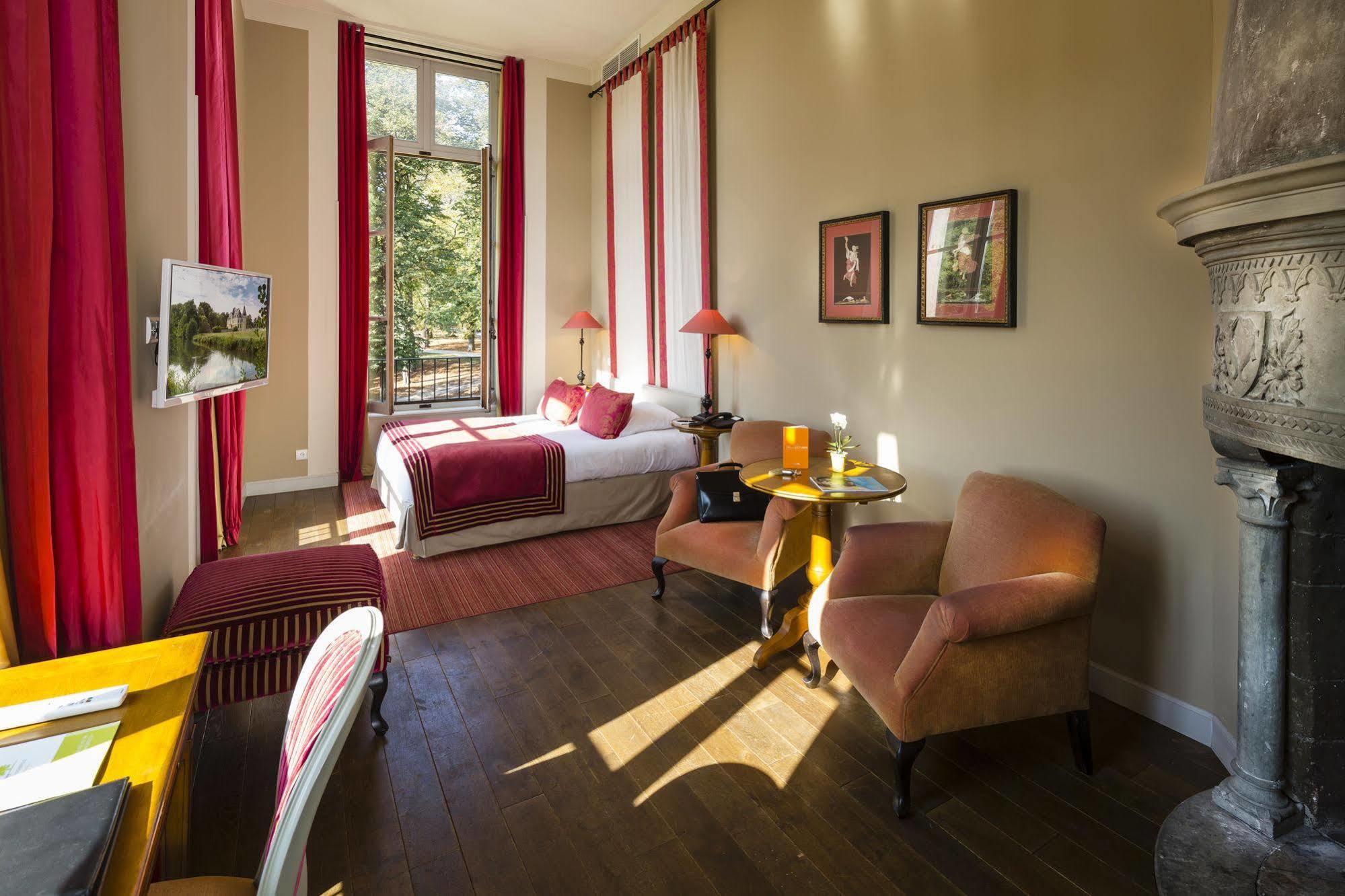 Chateau D'Augerville Golf & Spa Resort Buitenkant foto