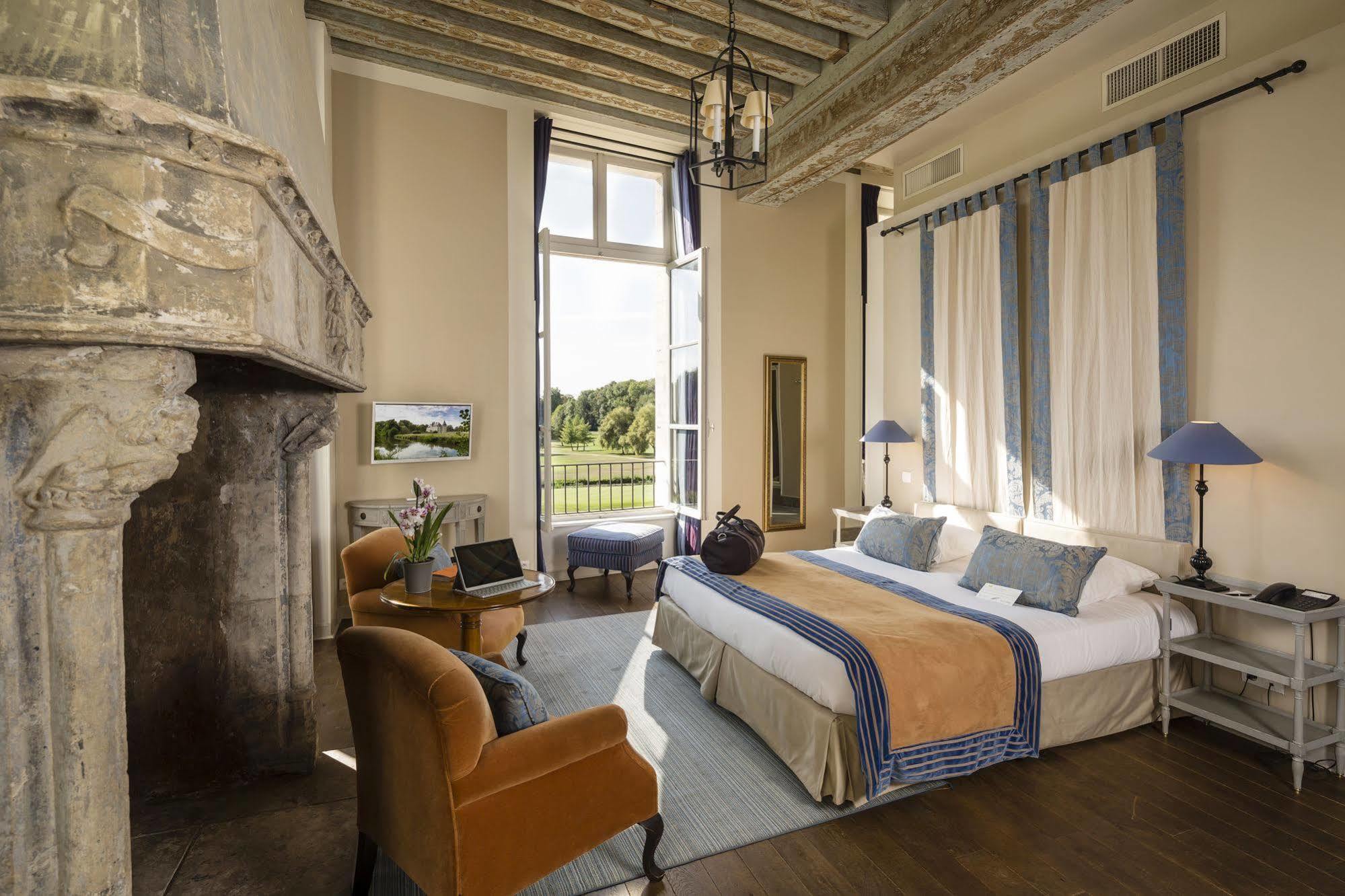 Chateau D'Augerville Golf & Spa Resort Buitenkant foto