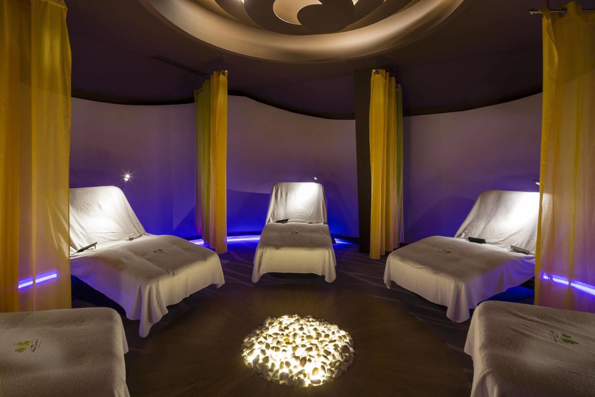 Chateau D'Augerville Golf & Spa Resort Buitenkant foto