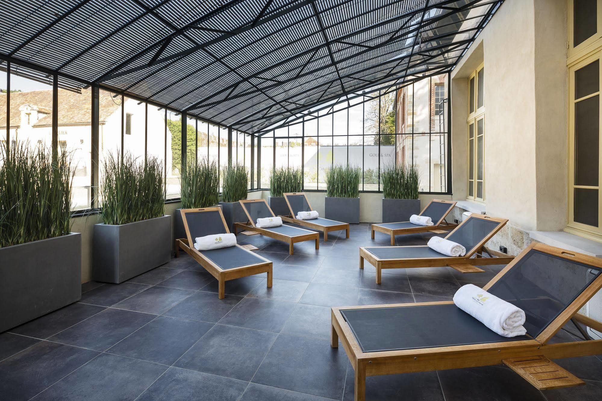 Chateau D'Augerville Golf & Spa Resort Buitenkant foto