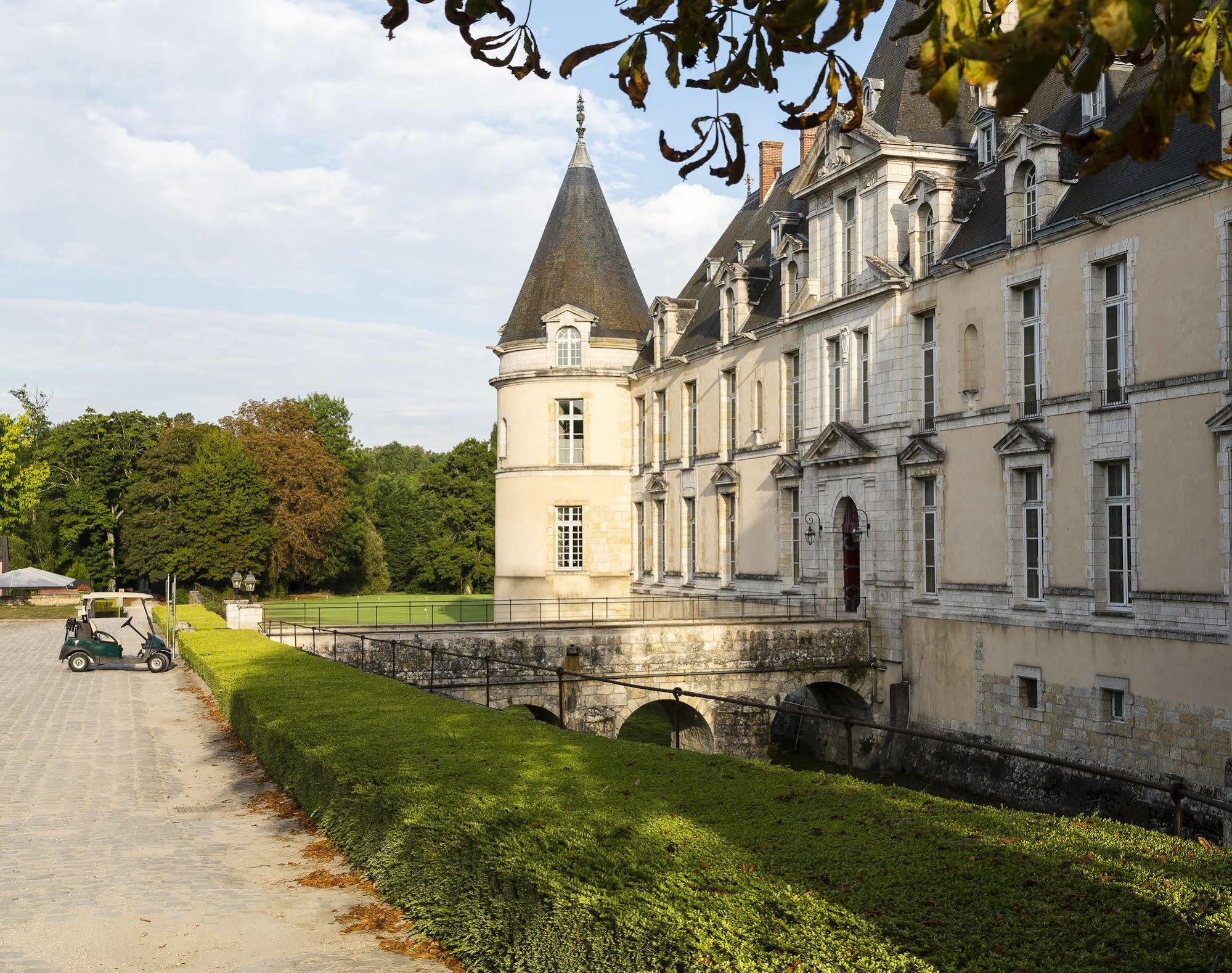 Chateau D'Augerville Golf & Spa Resort Buitenkant foto