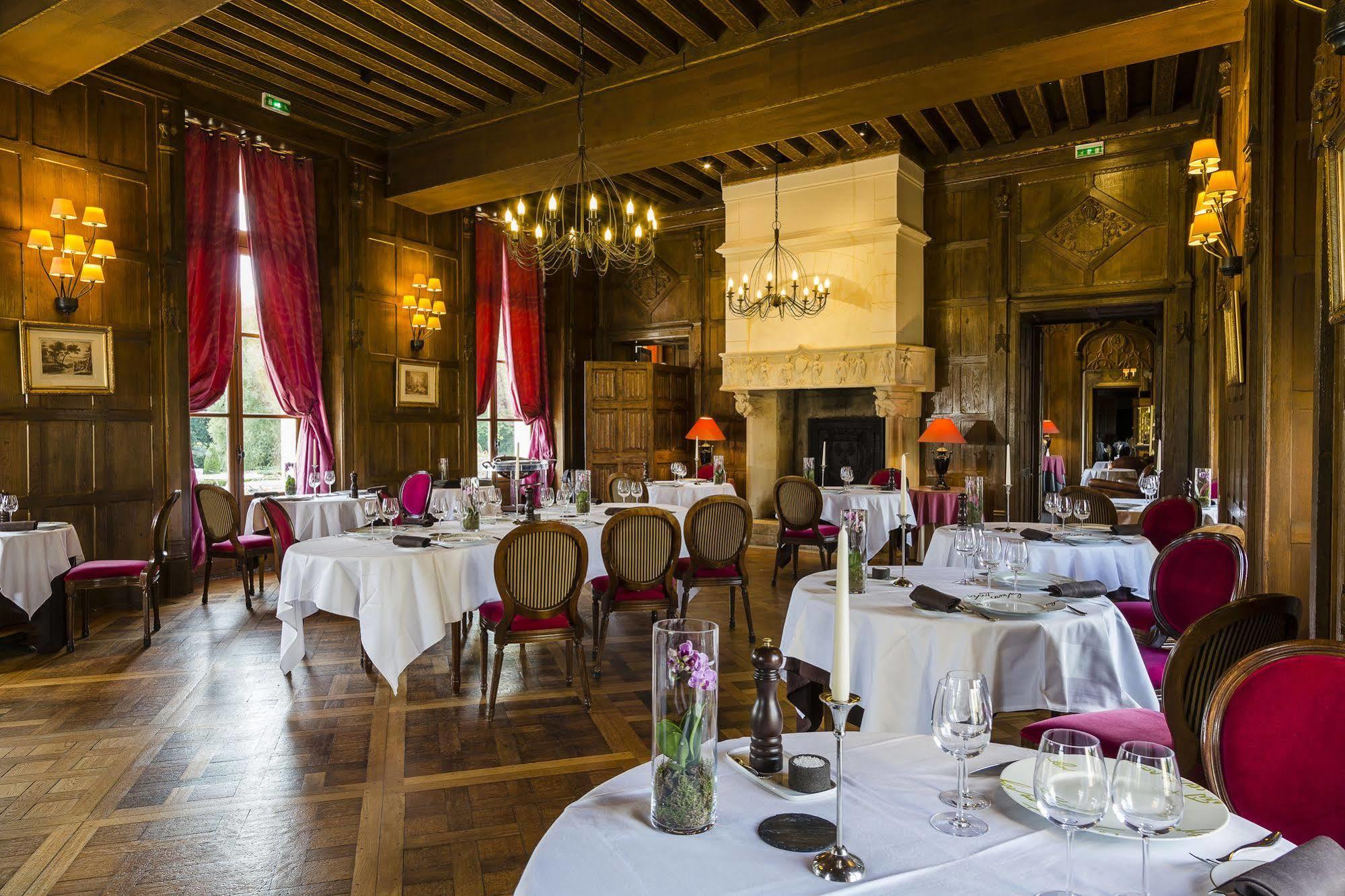 Chateau D'Augerville Golf & Spa Resort Buitenkant foto