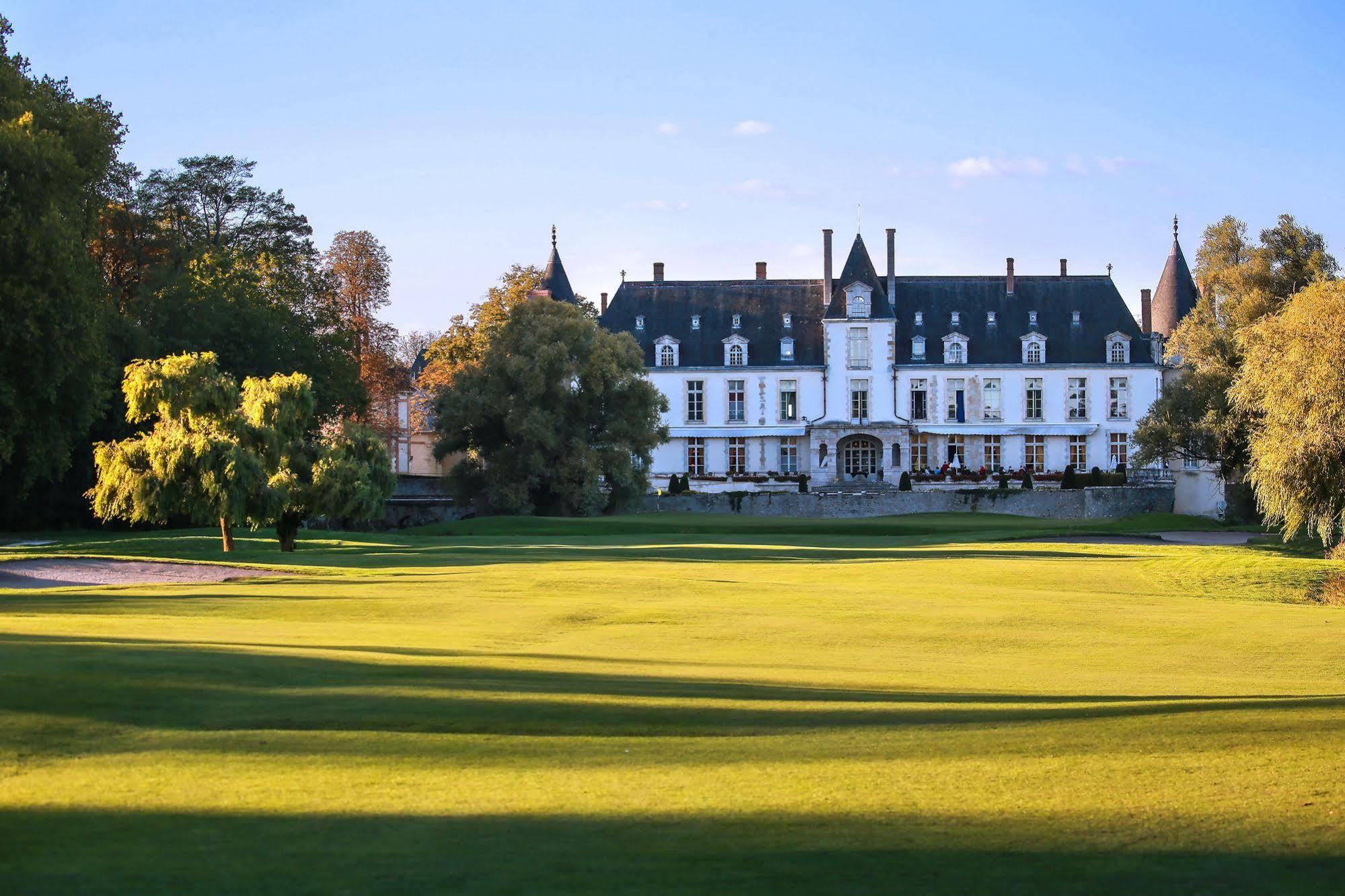 Chateau D'Augerville Golf & Spa Resort Buitenkant foto